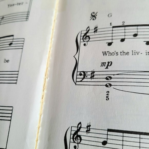 100 easy listening songs for piano. Piano score. - Picture 9 of 9